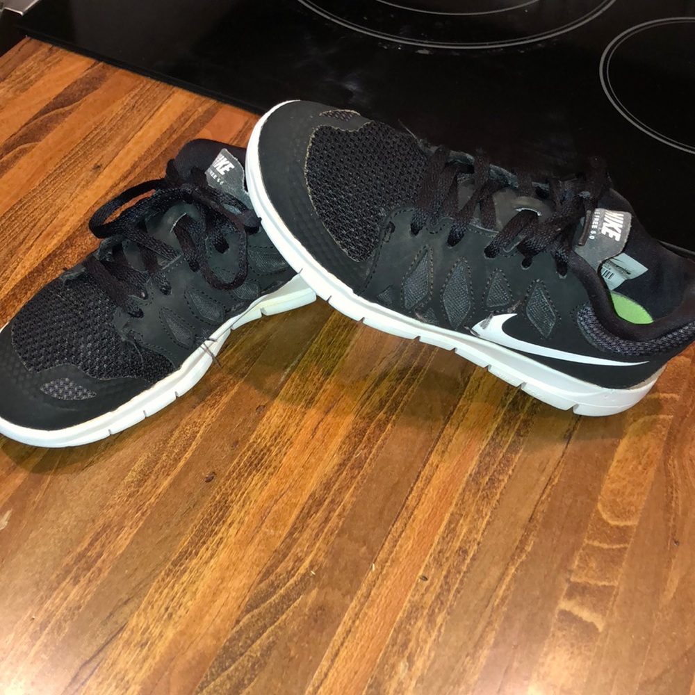 Nike free run shoes kids (size 2)